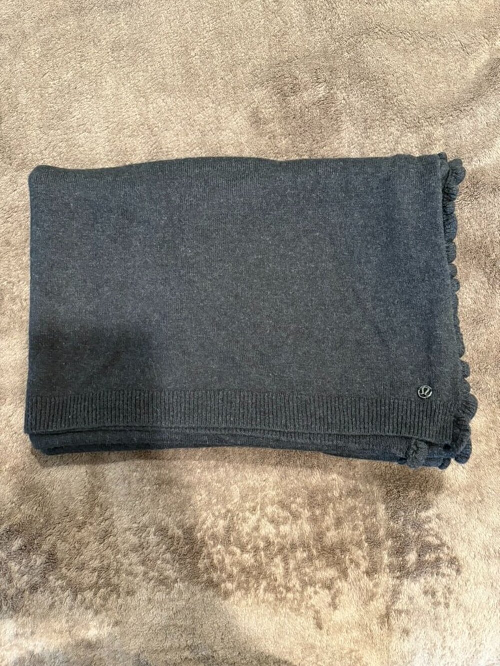 Lululemon Charcoal Gray Oversized Knit Wrap Scarf Shawl Ruffle Trim Cozy